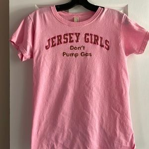 Pre-loved Pink T-shirt in Small. “Jersey Girls Dont Punp Gas’